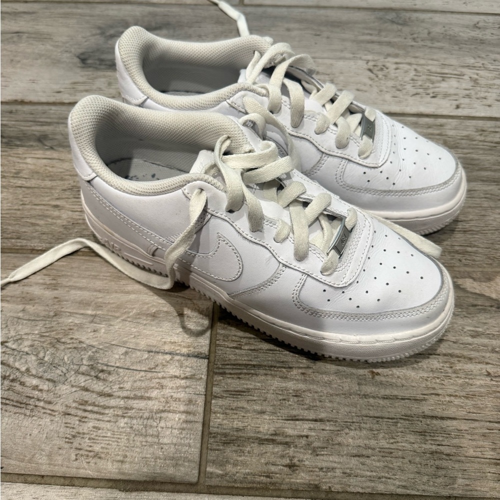 Nike Kids White Low-Top Casual Sneakers